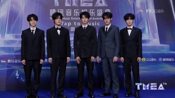 TOP登陆少年获TMEA年度巅峰价值团体，感恩粉丝两年相伴