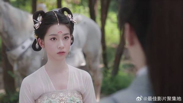 李莲花和方多病被皇帝追杀 幸亏公主帮忙，顺利逃出皇宫