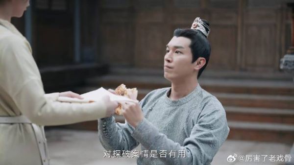 媳妇一喊，卢凌风吃东西也立马放下应答，太可爱了