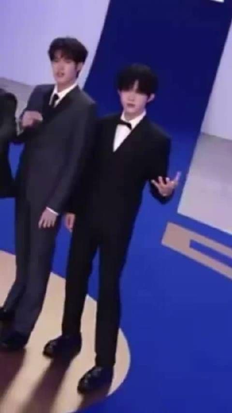谁给苏新皓想的pose，老绷家也没绷住