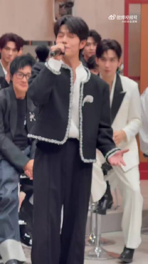 孙楠回应看曾辉唱歌表情，直播真实反应有趣