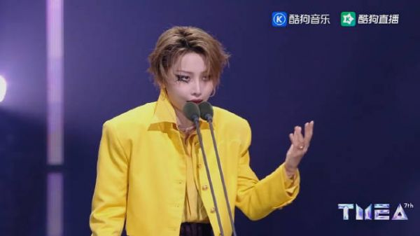刘雨昕获年度最佳品质歌手，称用时间打磨音乐品质
