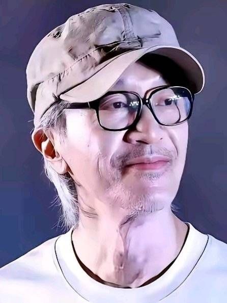 周星驰六十多岁老光棍无儿无女，经济自由仍拍电影