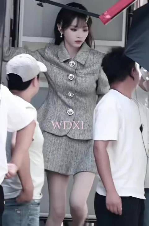这一天跟变装一样，新衣服好名媛风