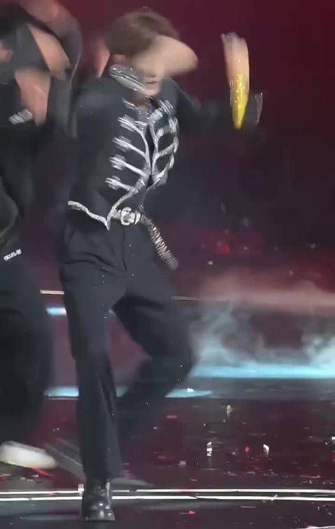 任嘉伦实至名归长得帅，唱跳又好，演戏又好，完美