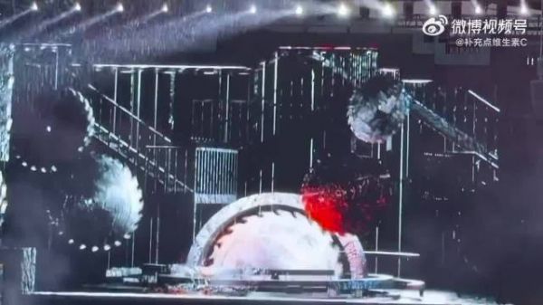 来看看四代雨中的《刺》舞台吧