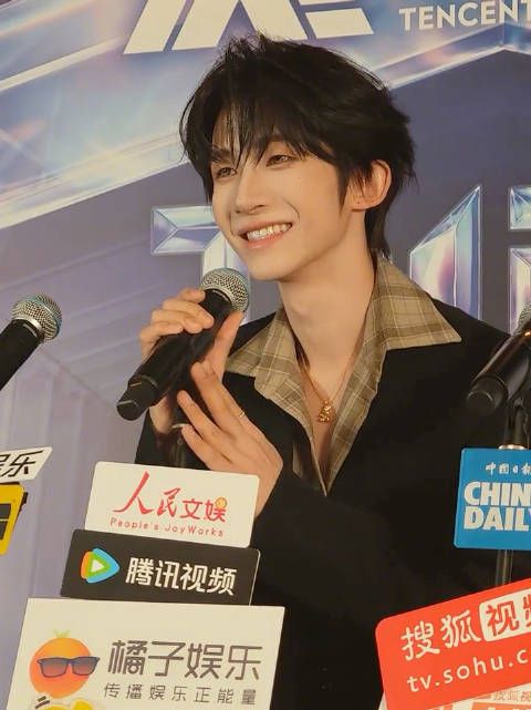 刘宇接话是主持人级别的