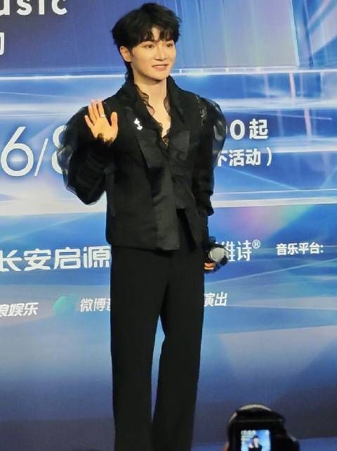 周深透露今晚唱很多歌，新歌首唱