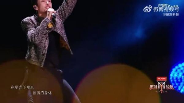 满江这个披哥初舞台《黑暗中舞蹈》帅爆了！