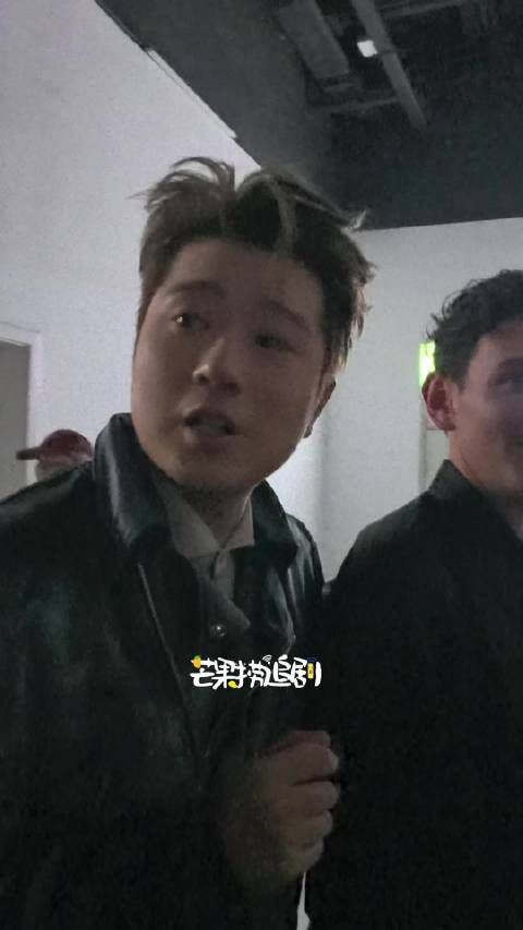 对王以太说磕到你俩了，王以太反应居然是谢谢！