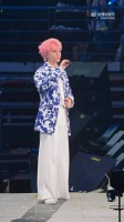 王俊凯耳机录粉丝声音，说不要以为不摘耳机就听不到