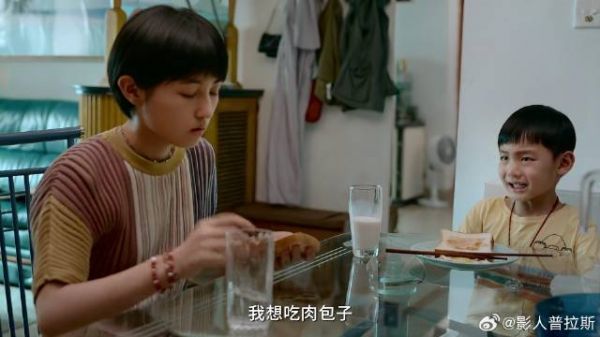 姐姐独自照顾弟弟 不料一顿早饭，直接把姐姐整头大了