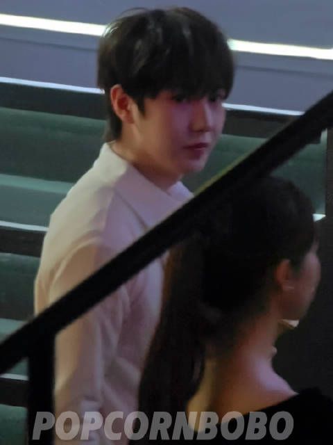 280816 TMEA 嗚嗚領完獎下台也超可愛揮揮的小笨蛋 感謝小鹿 拍到的揮手手