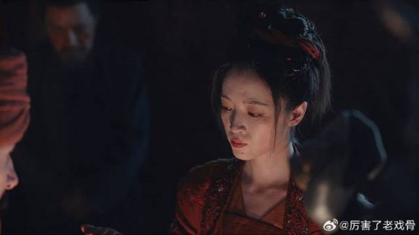 祠堂不能住人，下秒小伙拿出金饼，女店主秒变脸！