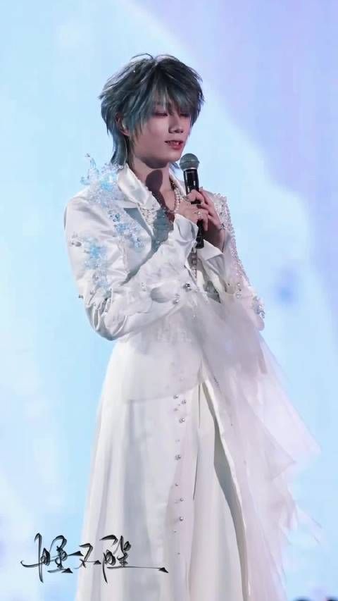 王橹杰为《虚拟》舞台弃合唱改用乐器合奏