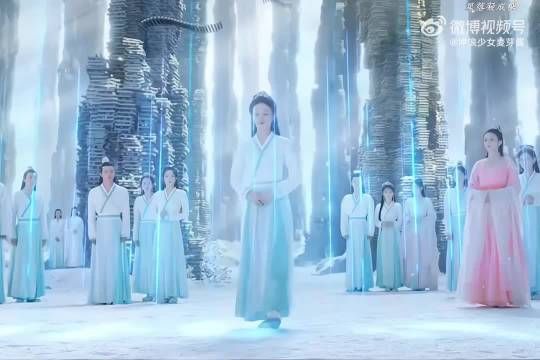 绿茶女瞧不起女主容貌公然挑衅，结果女主下秒惊现绝世容貌！