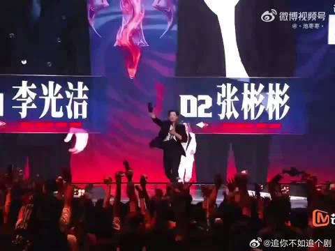 台上彼此成全，台下孙楠、曹骏也真心给出赞美，看着特别治愈