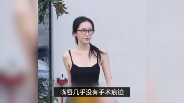 20岁李嫣和窦靖童同框，清瘦高冷像王菲一样美 网友感叹长开变漂亮了！