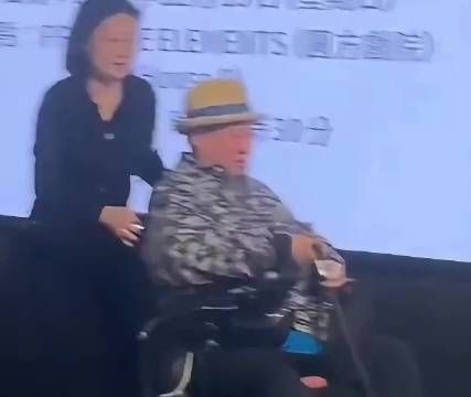 看着一众老牌港星渐渐老去，才懂我们的青春早就一去不回了