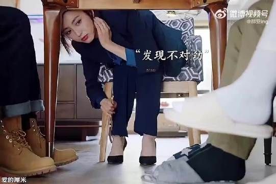 “女儿仅凭一双鞋子看出父母房子被霸占”
