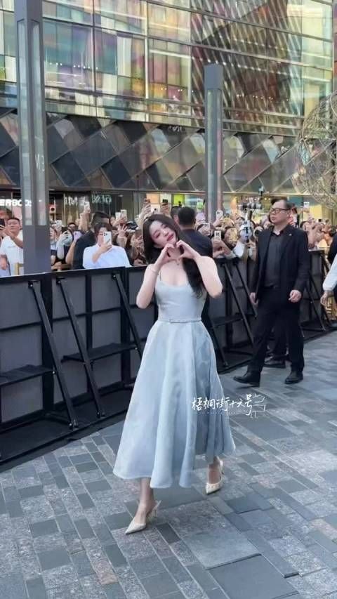 王楚然美的我尖叫了
