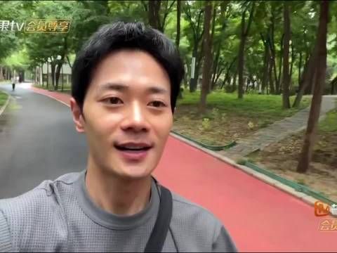 特别清爽帅气，没有任何妆，在镜头的呈现下还是非常扛打的