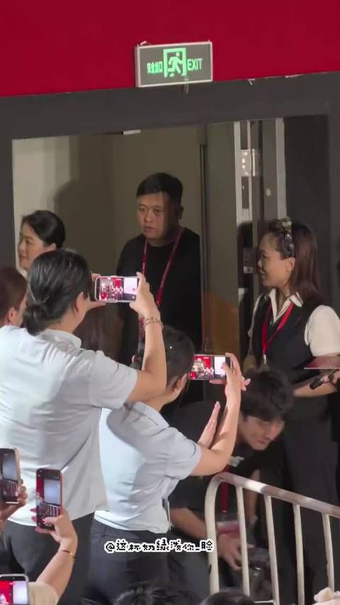 疑似沈腾郑州路演耍大牌沈腾：死腿快跑啊