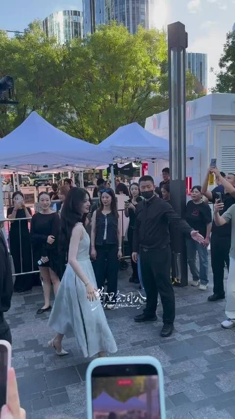 王楚然今天dior活动好美 这裙子穿在楚然身上简直绝了