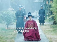 赵凌于雨幕中单膝触地，恳请庭芸允诺婚约这份深情，炽烈得令人无法忽视