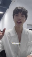 “你好！”管健嘉晨说话声音软软的