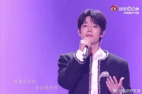 虽说舞台完成度不算理想，但曾辉敢于站上全开麦舞台的勇气值得认可