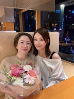 TVB力捧小花罕晒70岁妈妈近照，网民惊呼像40岁，本人坦言用美颜