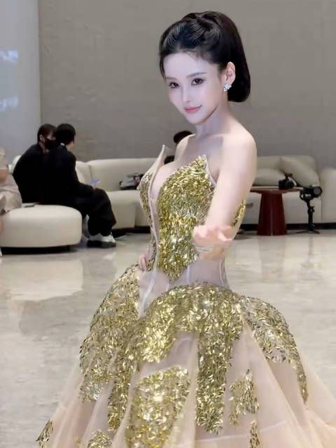 秦泽文，万国小姐全明星赛中国代表，斩获四冠