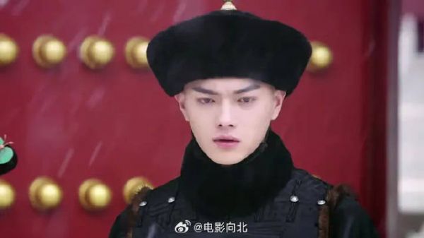 “如今的令嫔 大约是傅恒的妻子”