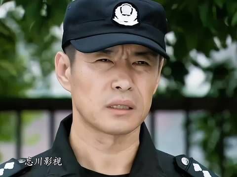 抓两个人出动这么打阵仗 结果还跑了一个