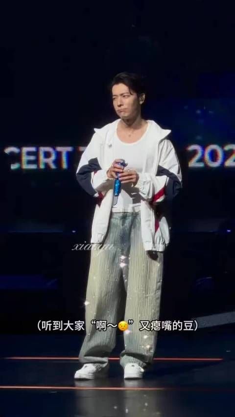 李东海solo 260815 ALIVE 澳门day1李东海 要牢牢的抓住东海 太可爱啦！ momo