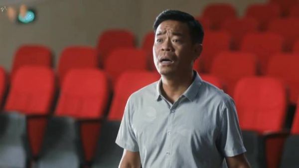 装台:八叔见到刁菊头都不敢抬了