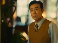打碎花瓶不道歉？他一巴掌教鬼子做人