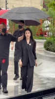 刘亦菲成都活动全员黑衣，网友称女总裁即视感