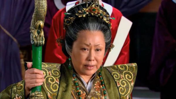 老太君舌战群臣 穆桂英戏耍萧天佐 穆桂英挂帅