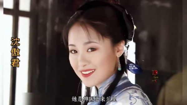 沈傲君左小青年轻颜值对比，沈傲君眼神更迷人