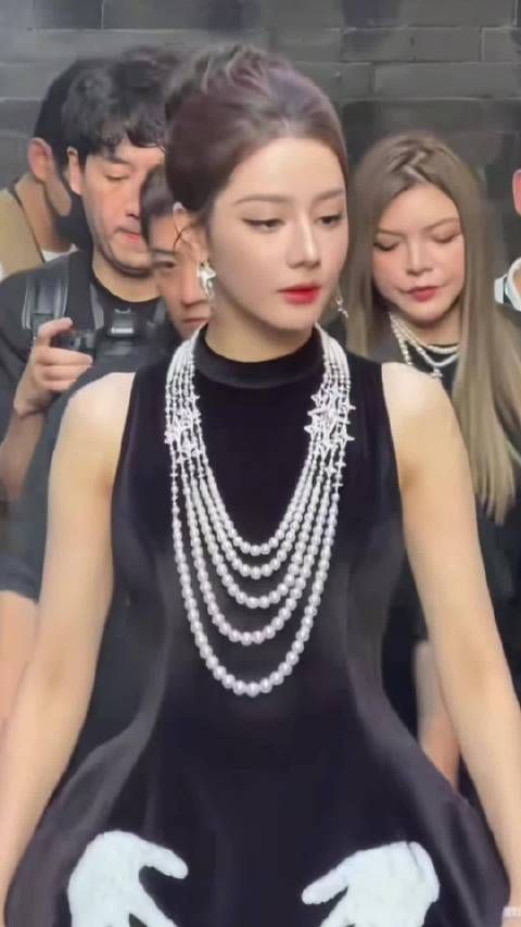 红气是真养人啊 迪丽热巴这状态又回春了