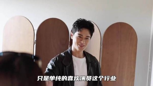 蓝盈莹分手后仍夸曹骏，称其是最棒的人