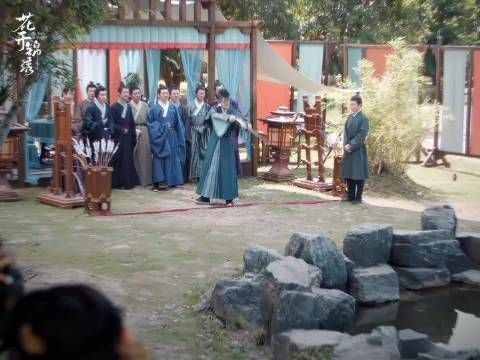 花开锦绣吃席片段,男席女席各怀心思宛如鸿门宴