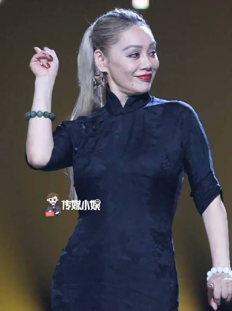 宁静在舞蹈新风暴媒体见面会再跳无价之姐