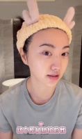 这次自己亲自解释鼻梁上的疤咋来的，暴力甜妈 不能模仿啊