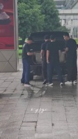 好轻的箱子VS好重的箱子 家里谁操心一目了然