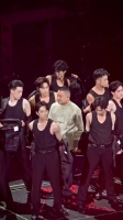 岳云鹏演唱会上男舞伴们的表情我笑喷了！