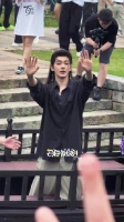 邓为坐船来了，好权威的一张脸帅得我想尖叫
