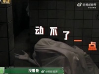 以为手握瓶子就拥有底气，现实狠狠打脸，张真源这波操作喜剧效果直接拉满